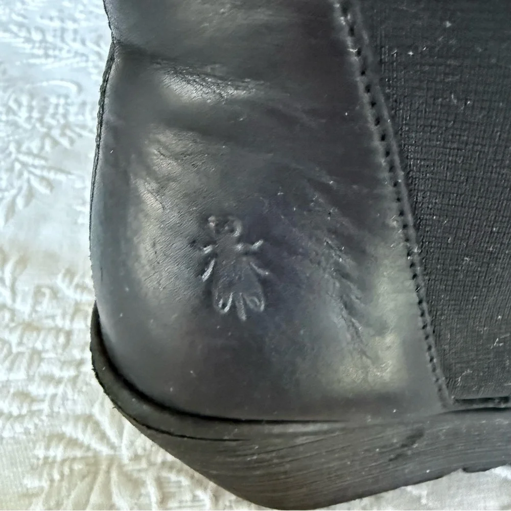 Fly London chic black